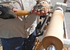 https://job-industrie.com/wp-content/uploads/2019/04/woodworker-101251_1920-236x168.jpg